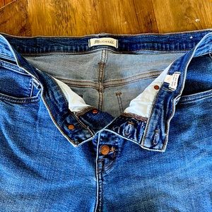 Madewell Button Front Size 32 9” Mid-Rise Skinny Crop